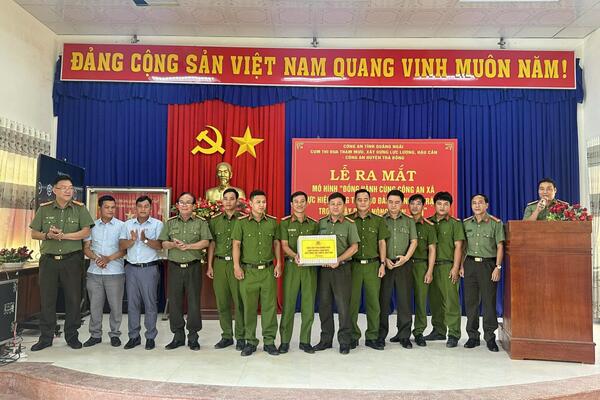 CỤM THI ĐUA THAM MƯU, XÂY DỰNG LỰC LƯỢNG, HẬU CẦN CÔNG AN TỈNH QUẢNG NGÃI TỔ CHỨC RA MẮT MÔ HÌNH “ĐỒNG HÀNH CÙNG CÔNG AN XÃ THỰC HIỆN CÔNG TÁC BẢO ĐẢM AN NINH, TRẬT TỰ TRONG XÂY DỰNG NÔNG THÔN MỚI"